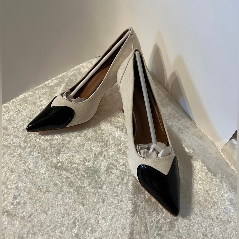 Two tone pumps, suede. NW/OT